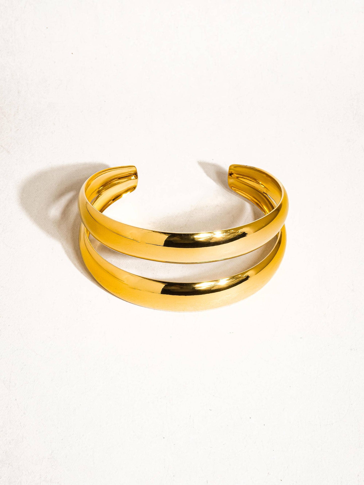 Ronan 18K gold layered round bangle with non-tarnish finish, featuring a sleek, polished design by Flanerie by MAIQ.
