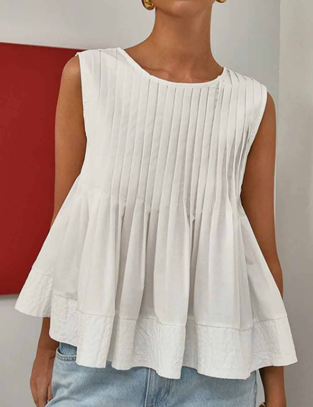 Sweetkama ladies solid color pleated sleeveless tank top, lightweight fabric, with a flowy pleated design and sleeveless cut.