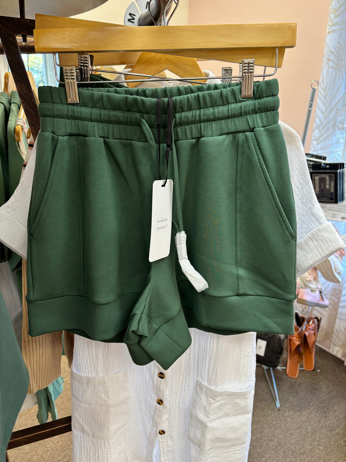 Varley Atrium High Rise Short 4.5 in black, showcasing the stylish high-rise design and comfortable fit.