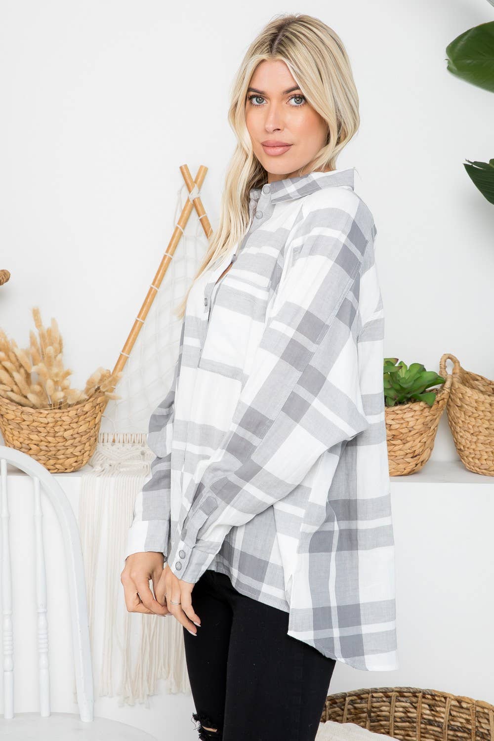 Oversized cotton plaid shirt with raglan sleeves from 26 International, featuring a casual, relaxed fit and classic checkered pattern.