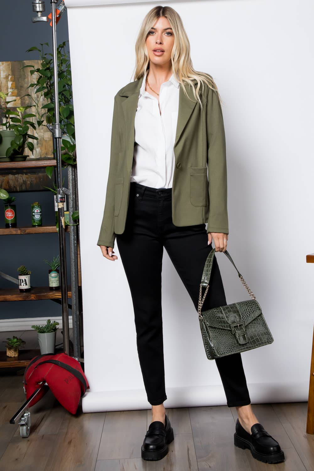 26 International Ponte blazer with one button front and patch pocket, shown in a tailored, stylish fit.