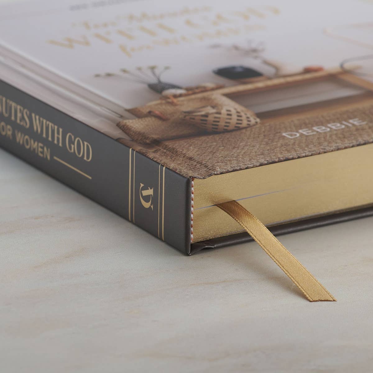 Hardcover devotional book "10 Minutes with God for Women" by Christian Art Gifts, featuring inspirational cover design.