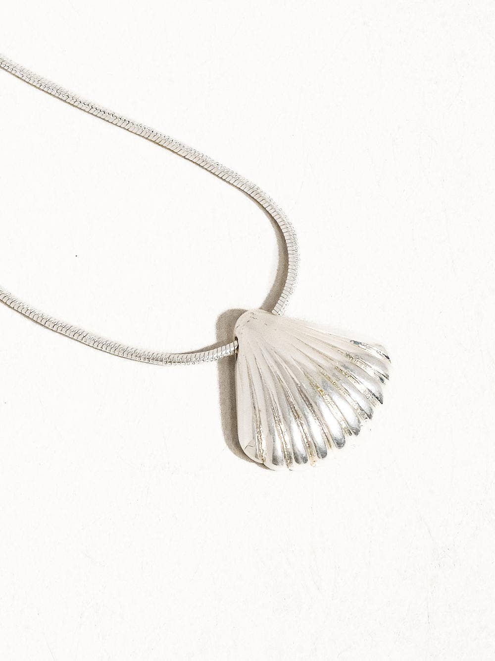 Cosmic Classic Shell Necklace by Flanerie by MAIQ featuring a delicate shell pendant on a fine chain.