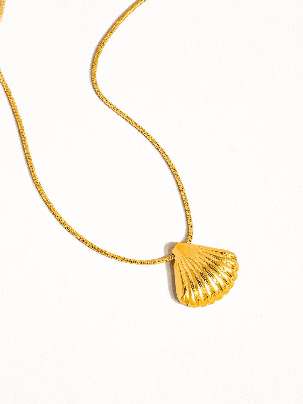Flanerie by MAIQ Cosmic Classic Shell Necklace featuring a silver chain with a cosmic-inspired shell pendant.