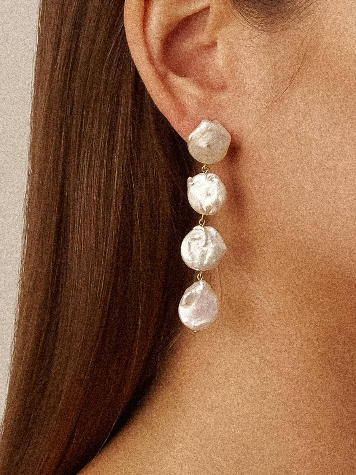 18K non-tarnish pearl drop earring by Flanerie by MAIQ featuring a sleek gold hook and elegant pearl drop design.