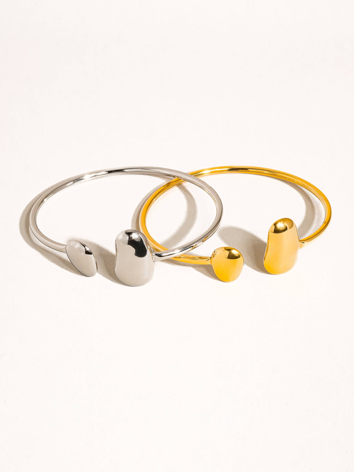 Mazie 18K non-tarnish round thin bracelet by Flanerie by MAIQ, featuring a delicate gold chain and minimalist design.