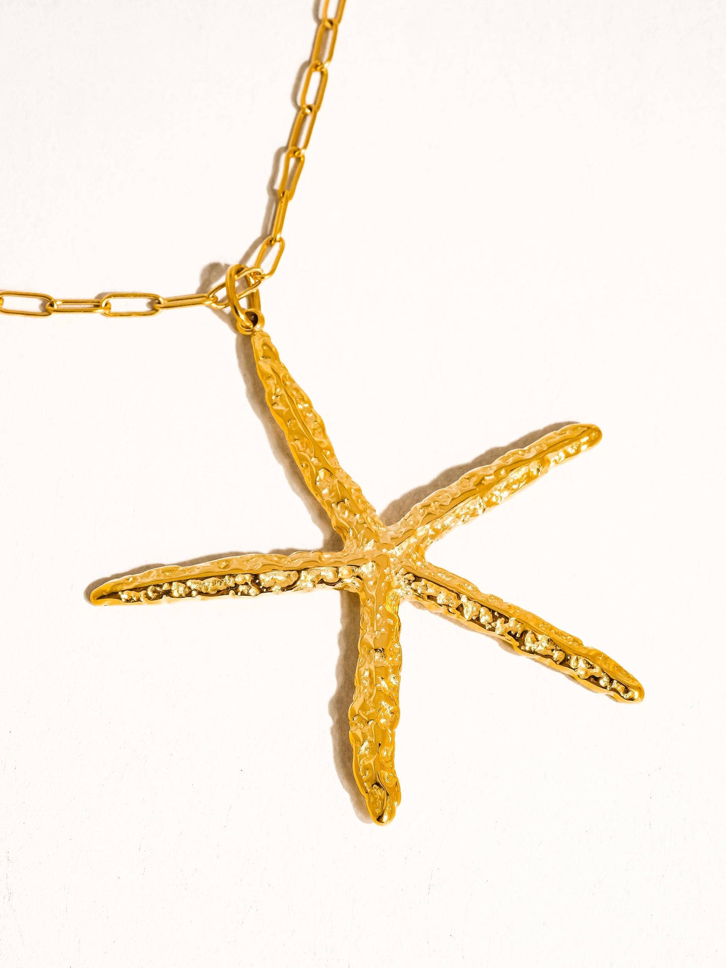 Suki 18K gold non-tarnish star necklace by Flanerie by MAIQ featuring a delicate chain and star pendant.