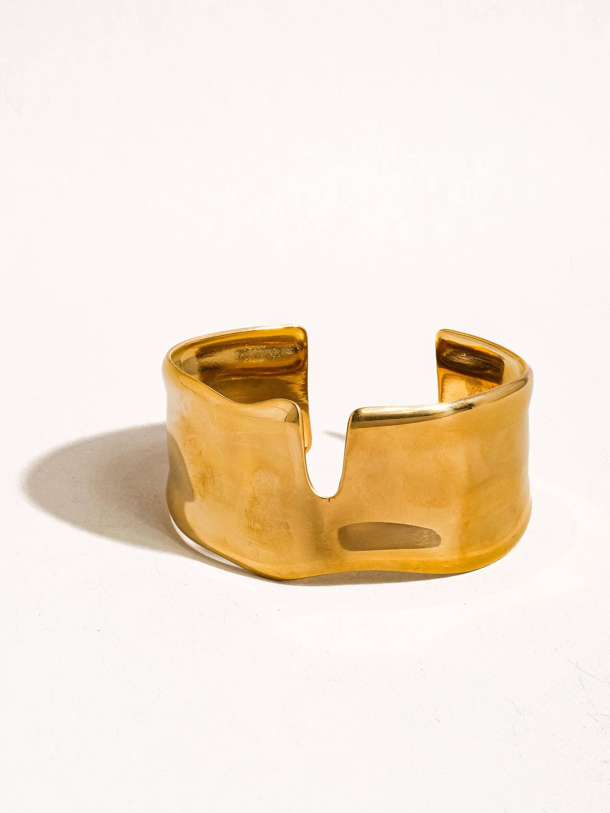 Water resistant 18K gold non-tarnish abstract bold bangle by Flanerie by MAIQ, featuring a modern, sculptural design.