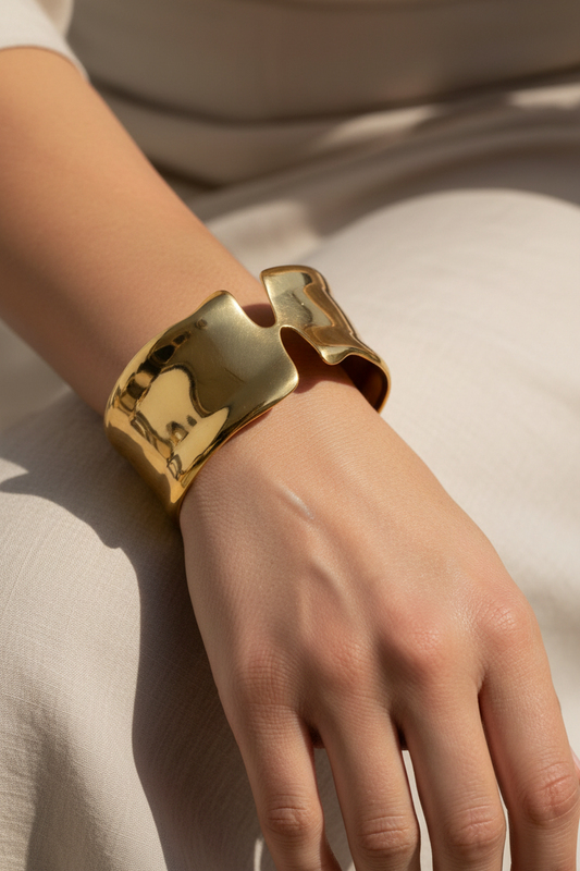 Water-resistant 18K gold abstract bold bangle by Flanerie by MAIQ, featuring a modern, non-tarnish design with smooth, artistic curves.