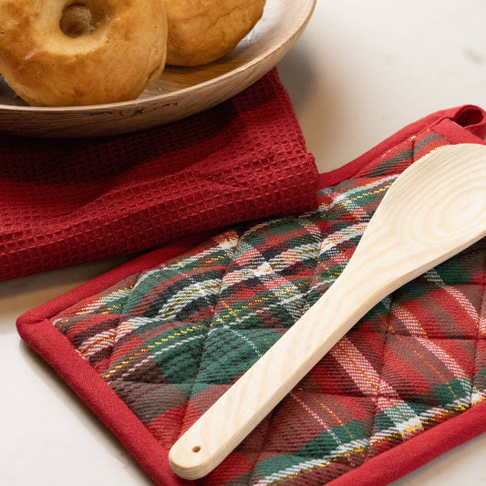 Howard's 3-piece Christmas holiday plaid kitchen set with matching dish towels and oven mitts, festive holiday kitchen accessories.