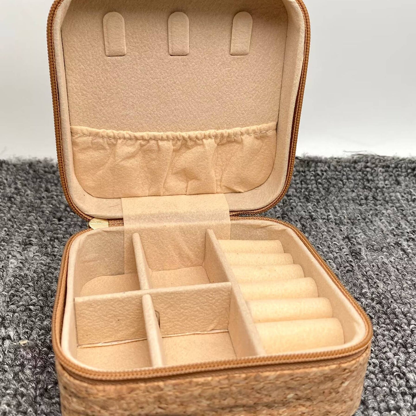 Vintage crushed wood grain PU leather jewelry storage box by Mio Queena, showing a stylish, compact jewelry organizer with lid.