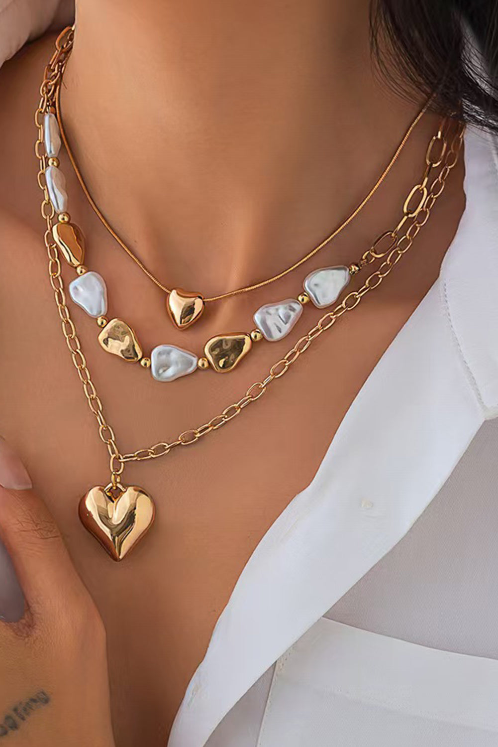 Heart gold fashion necklace featuring a delicate gold chain and a heart-shaped pendant, stylish jewelry for women