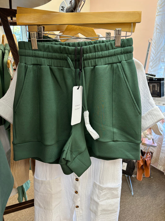 Varley Atrium High Rise Short 4.5 in black, showcasing the stylish high-rise design and comfortable fit.